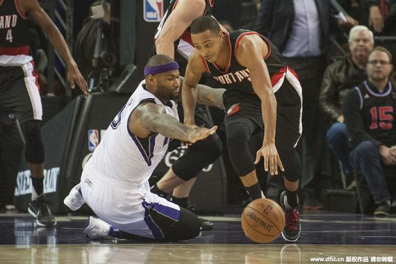 双重打击下 双重打击下